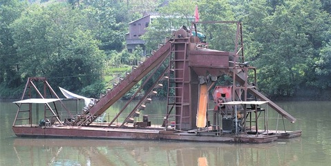 永利礦沙機械 訂做優質挖沙船、淘金船與篩沙機 | 濰坊挖沙船專業廠家